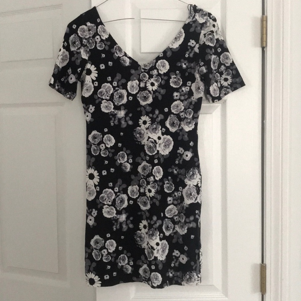 Black and white floral print bandage dress